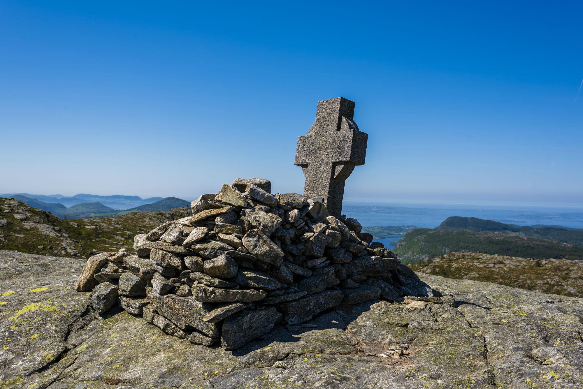 Memorial monument in Holtaheia, Strand