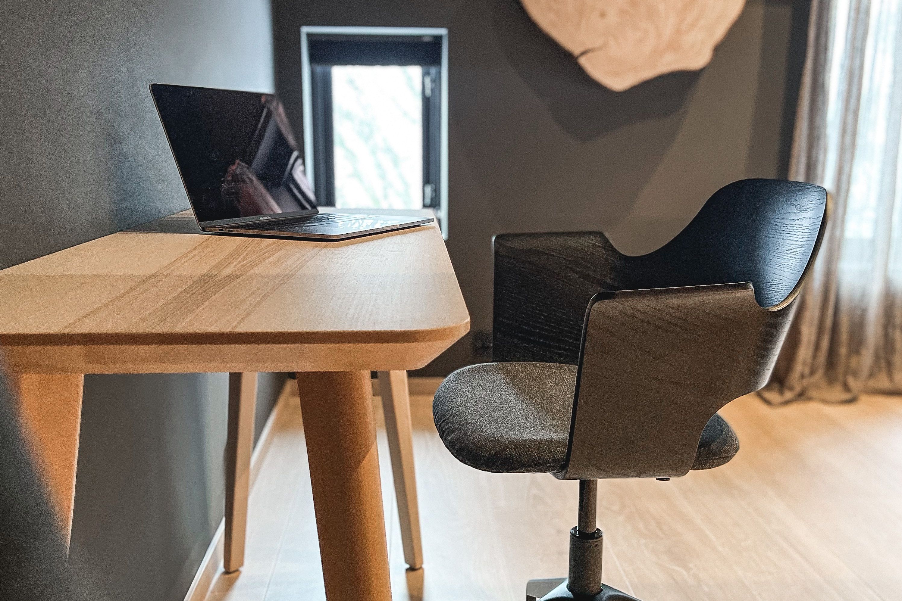 Arbeidsplass på rommet hos Godø Lodge