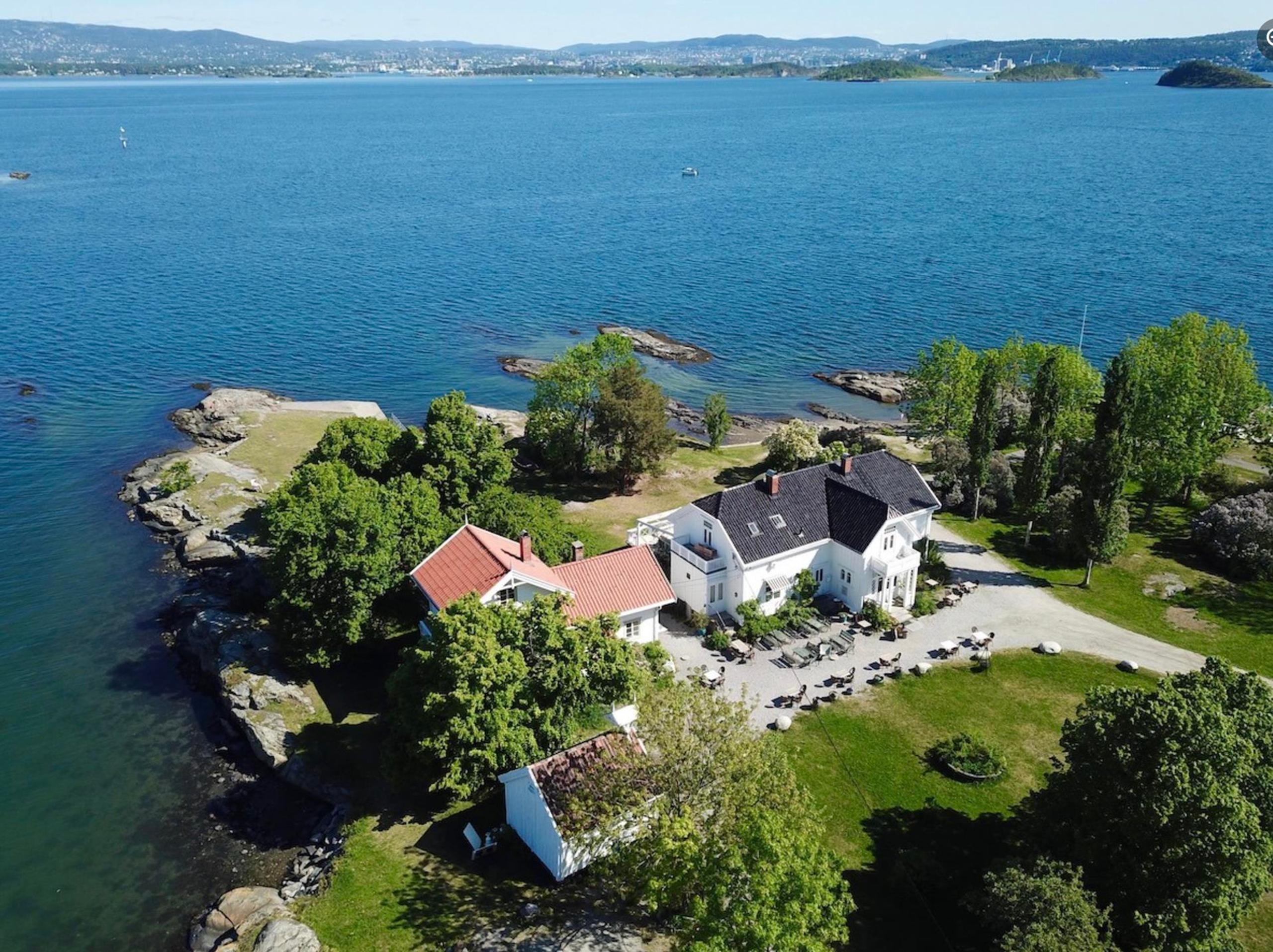 Hellviktangen kunstkafé ute