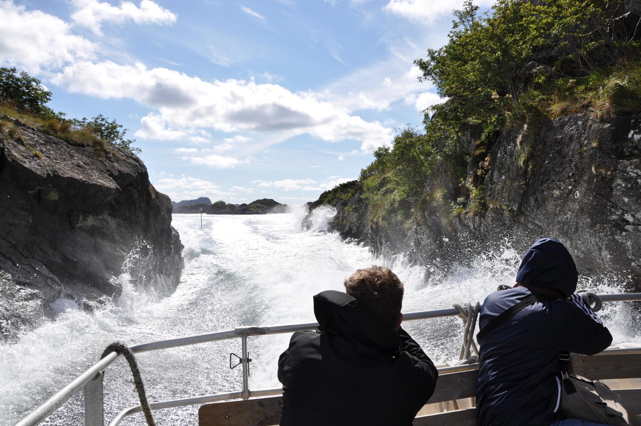 Island Hopping by the postal boat: Solund - Bulandet, Værlandet