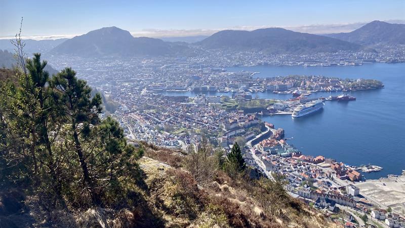 Erleben Sie lokale Wege mit Blick über Bergen