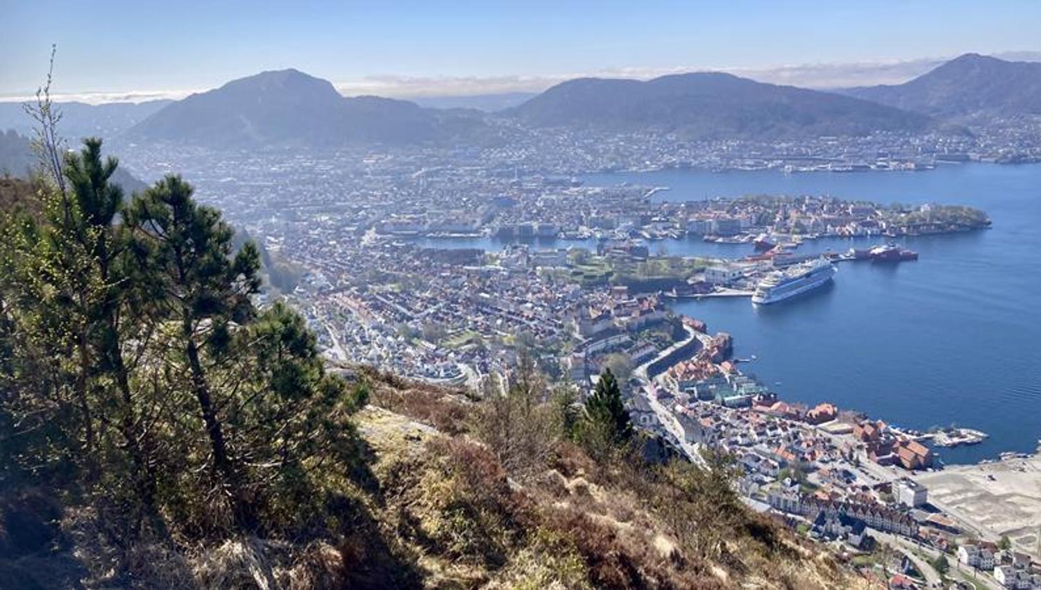 Erleben Sie lokale Wege mit Blick über Bergen