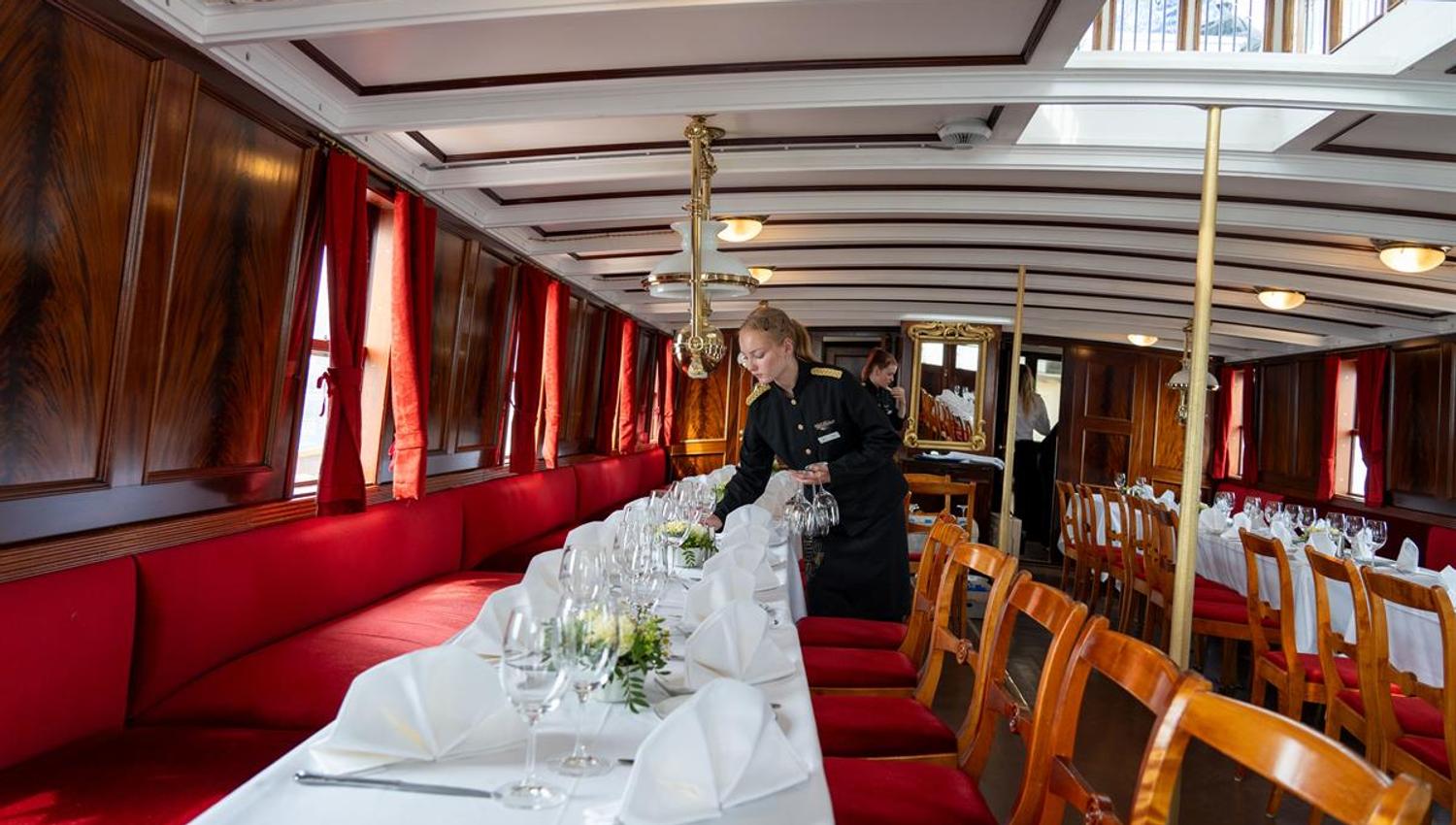 Restaurant on board Skibladner