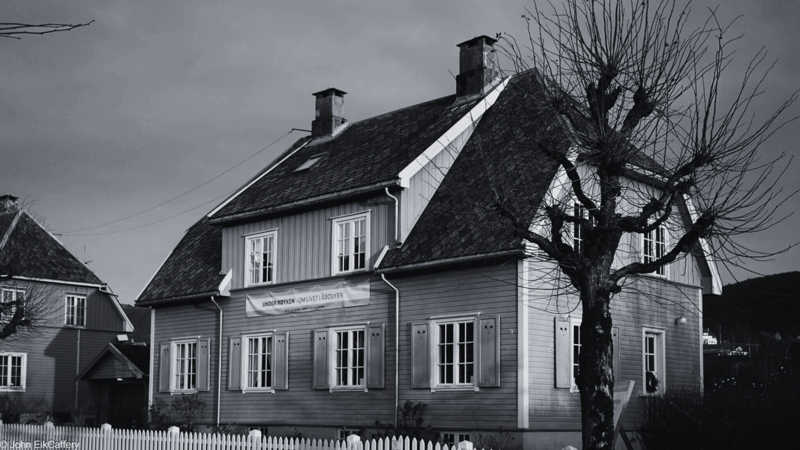 The American Town: Norway in Miniature - Class Journey, Smoke, and Family Life