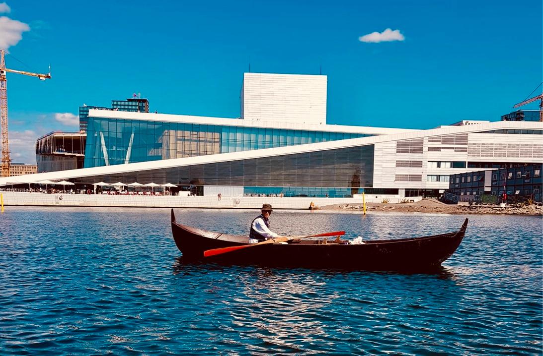Færing boat in front of the Opera House