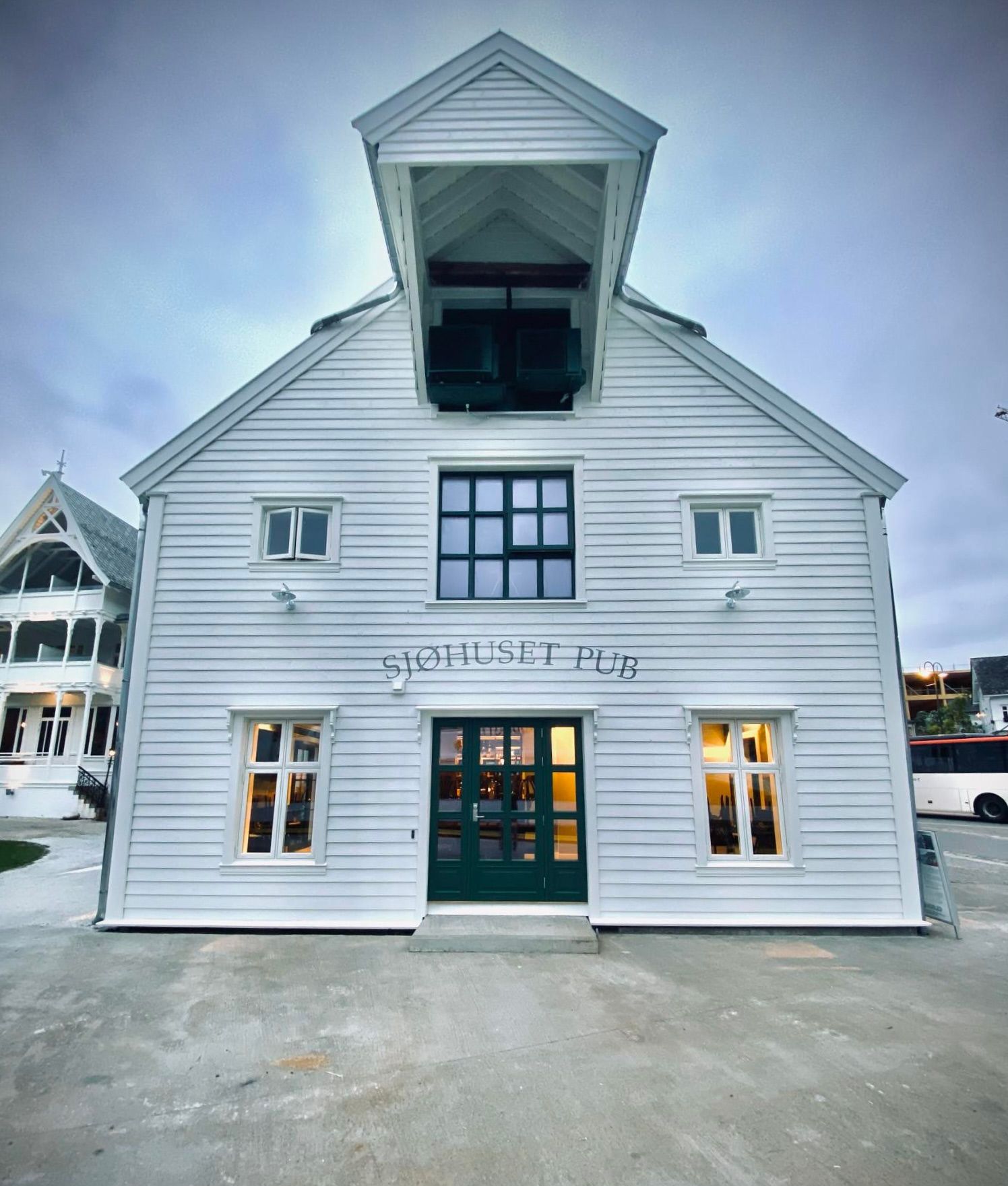 Sjøhuset Restaurant & Pub in Norheimsund - a cozy waterfront establishment with large windows overlooking the Hardangerfjord. Modern Nordic interior d