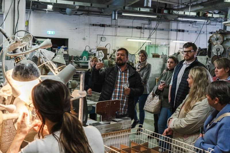 Omvisning for gruppe på Hadeland Glassverk