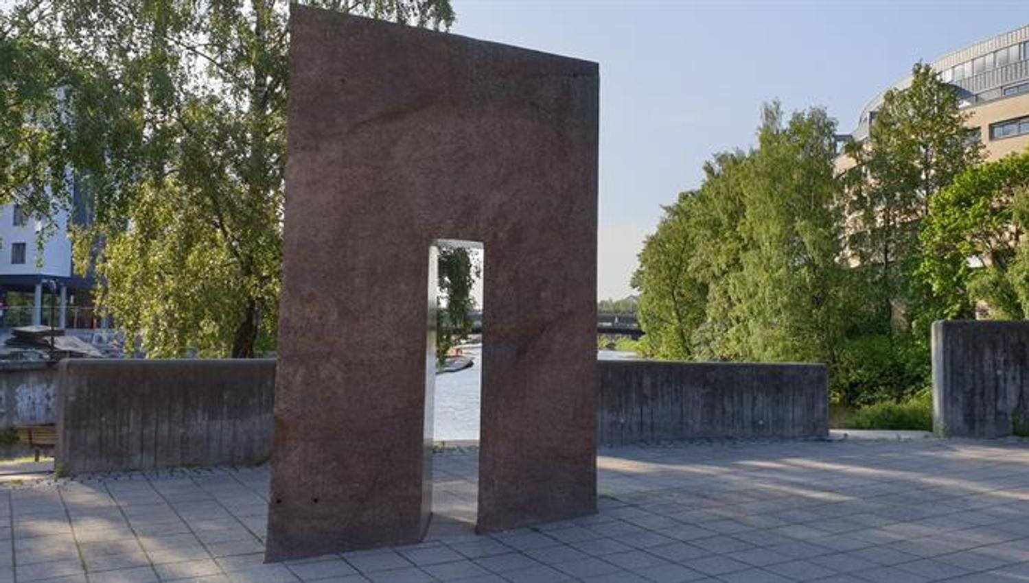 Sandvika kunstverk langs elven
