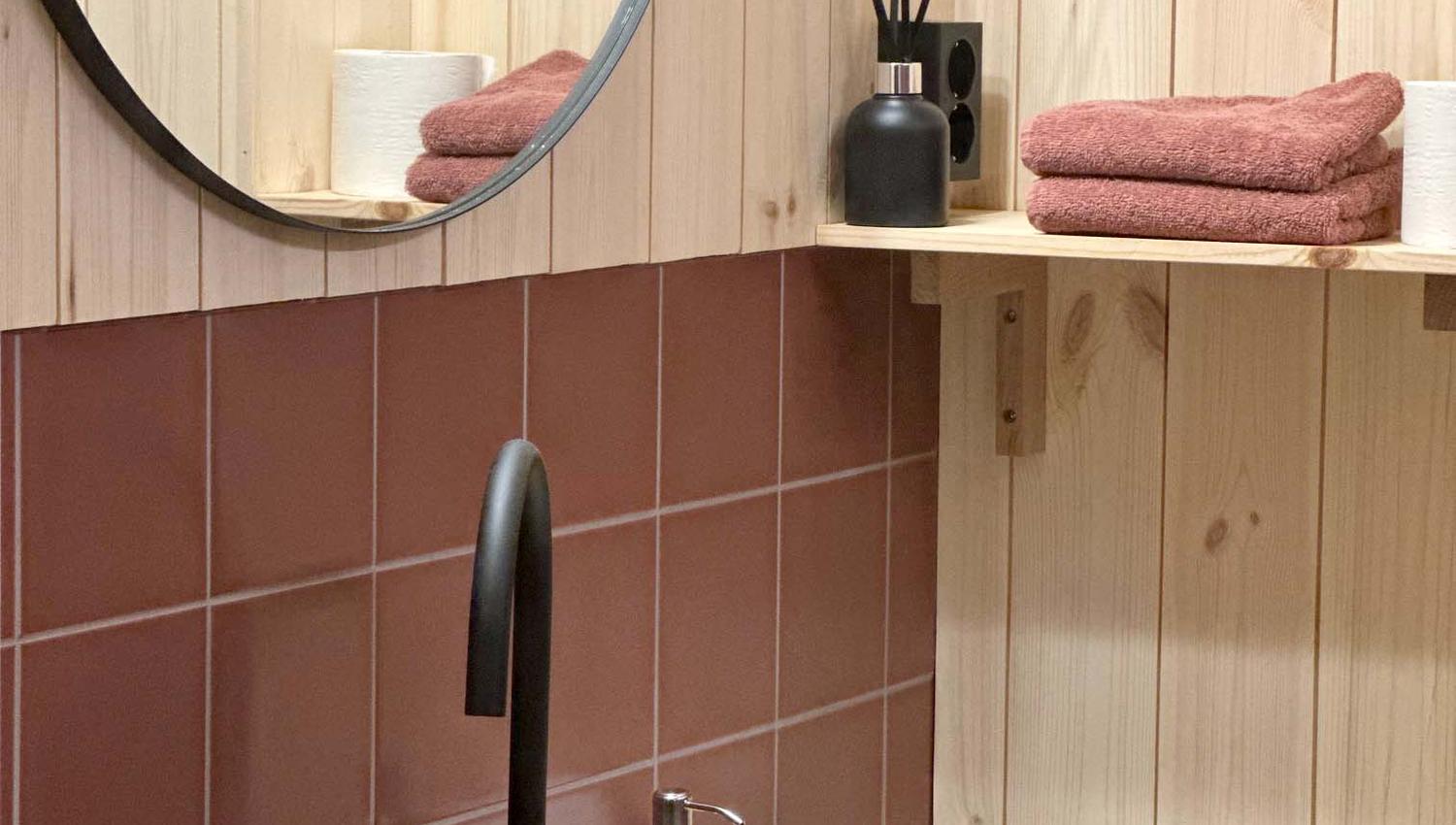 Badet i det røde rommet