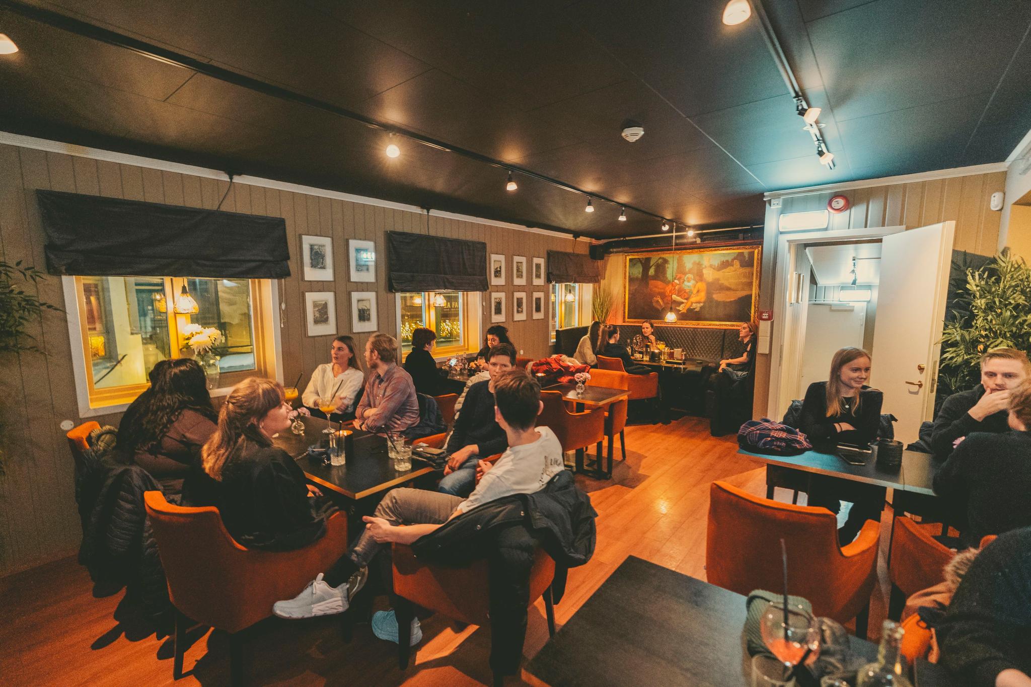 Inne i Nyt Bar & Bistro