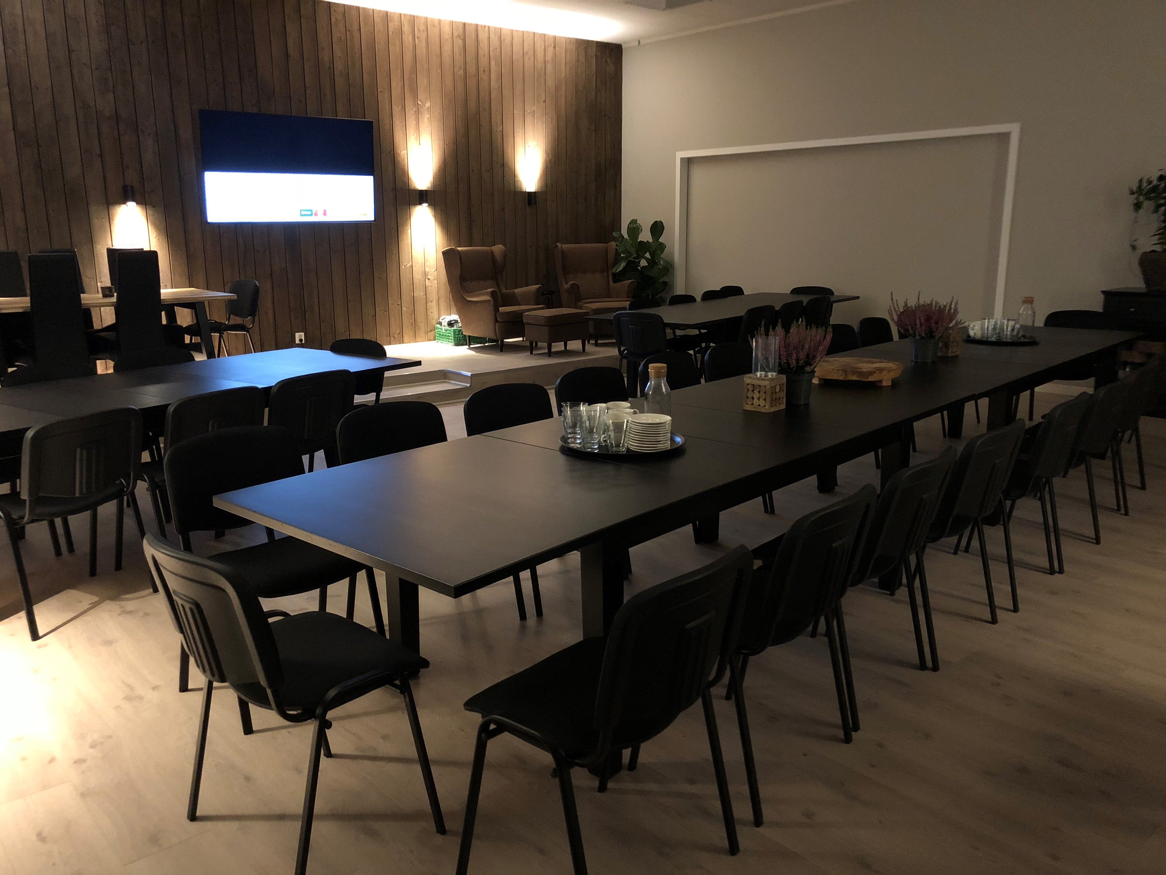 Langbord med stoler