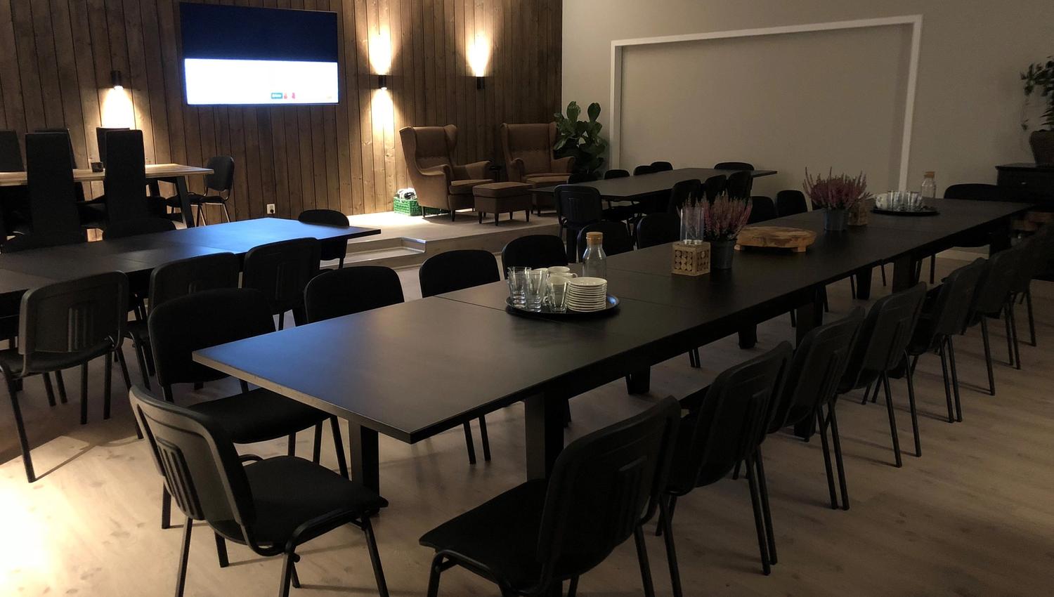 Langbord med stoler