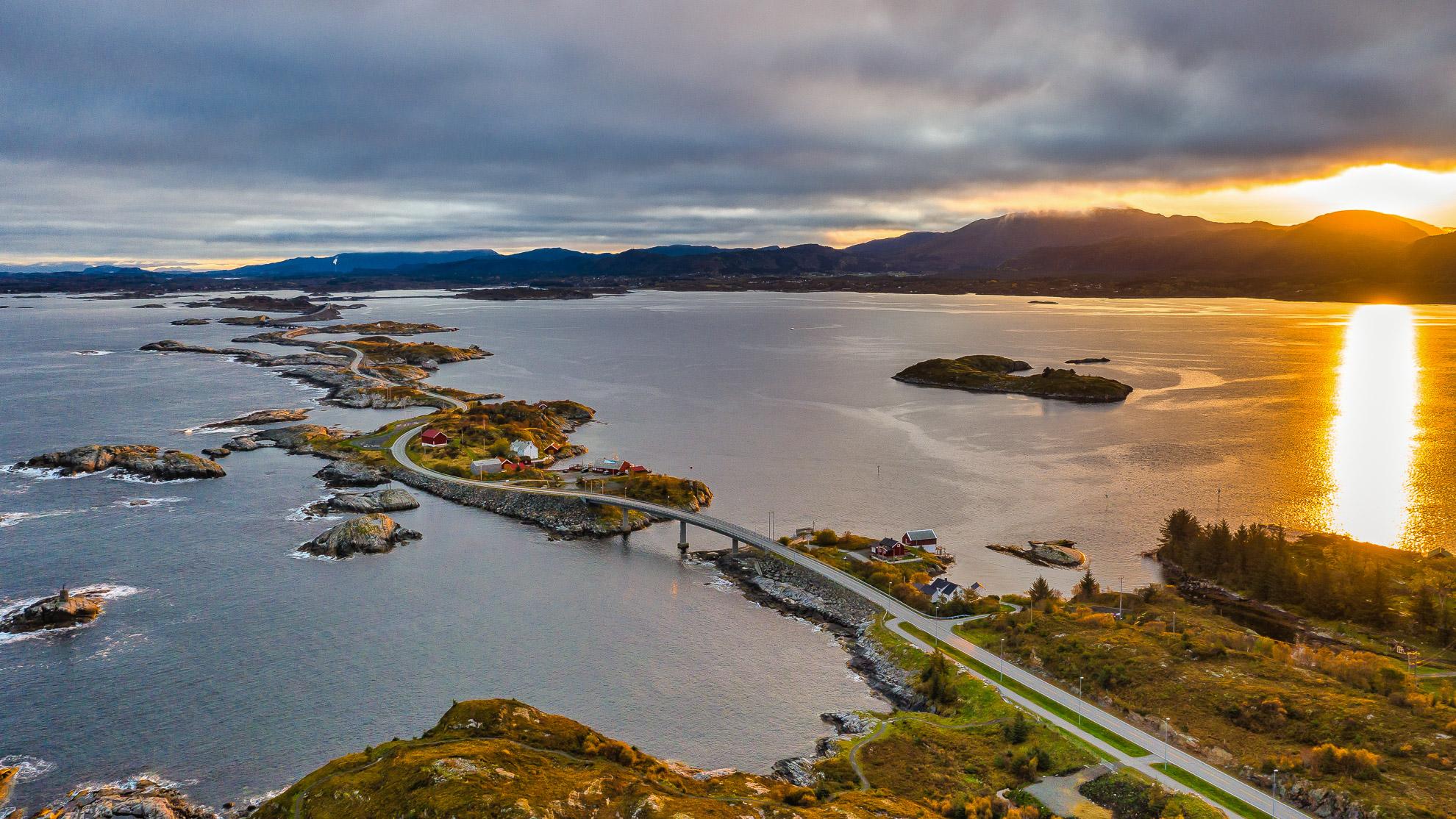 Rutebuss fra Kristiansund til Molde via Atlanterhavsvegen