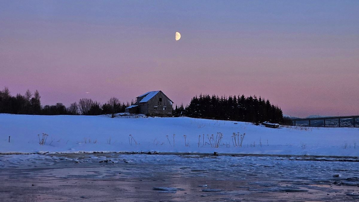 A house in twilight on Kvaløya