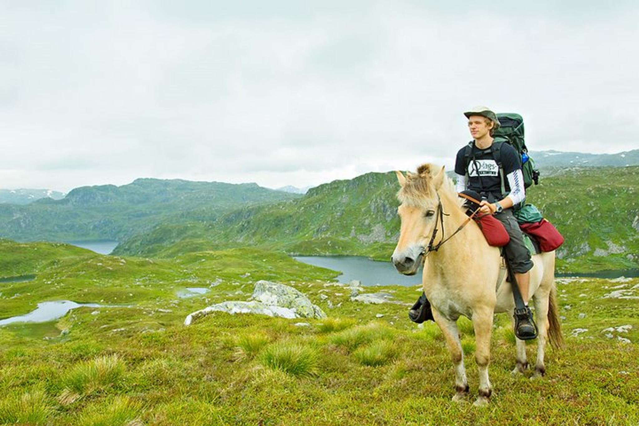 Guided horse ride to Vikastølen in the Åkrafjord