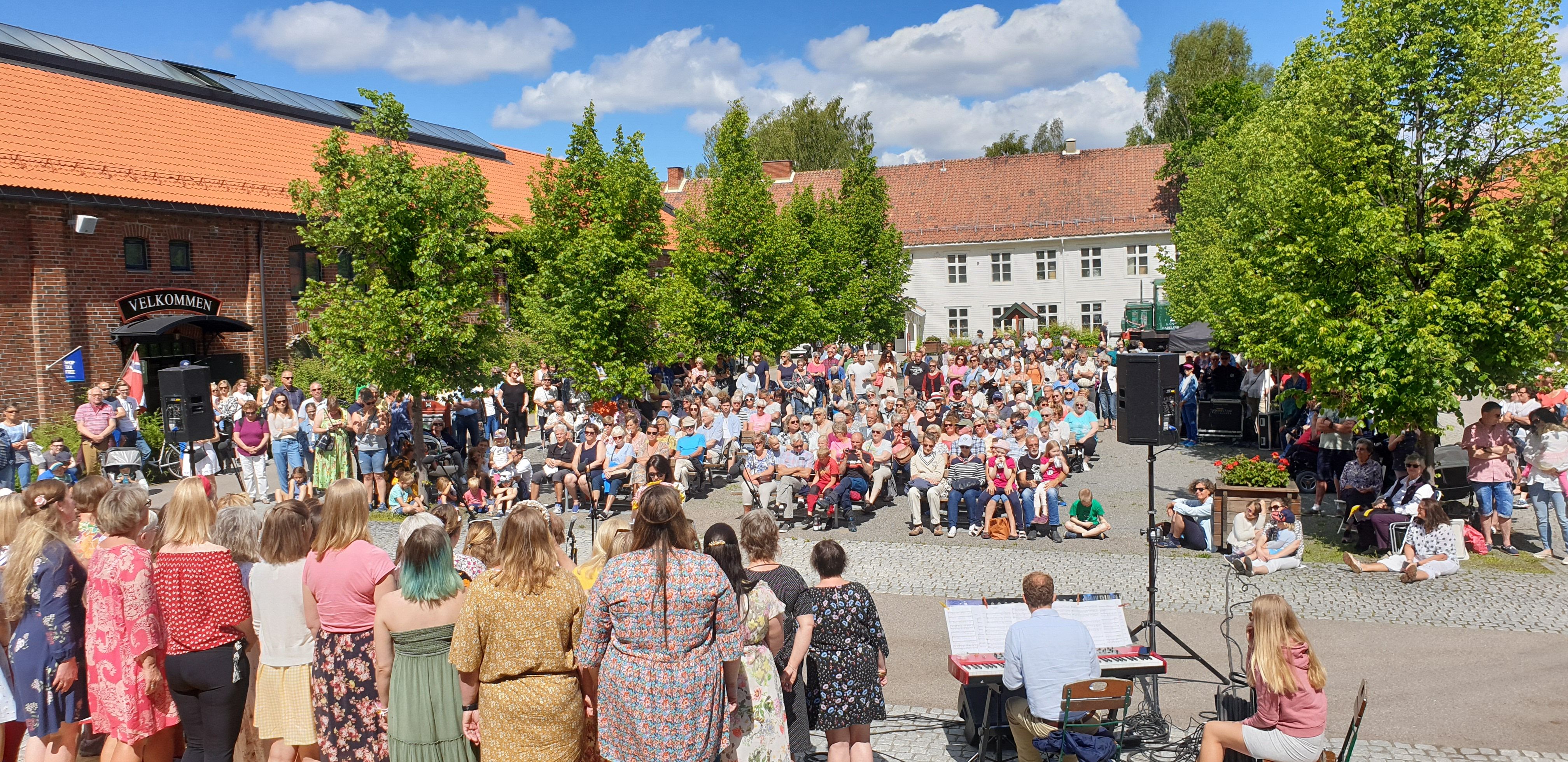 Sommerkonsert og stort publikum på Hadeland Glassverk