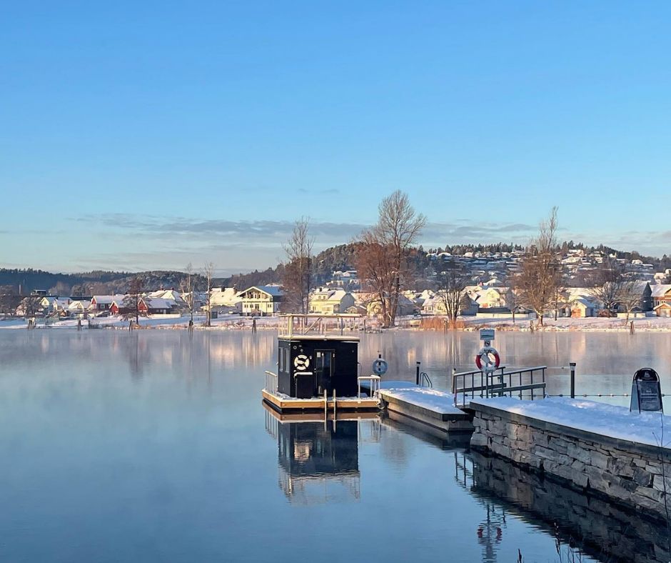 the sauna boat Frank in Skien in the winter 