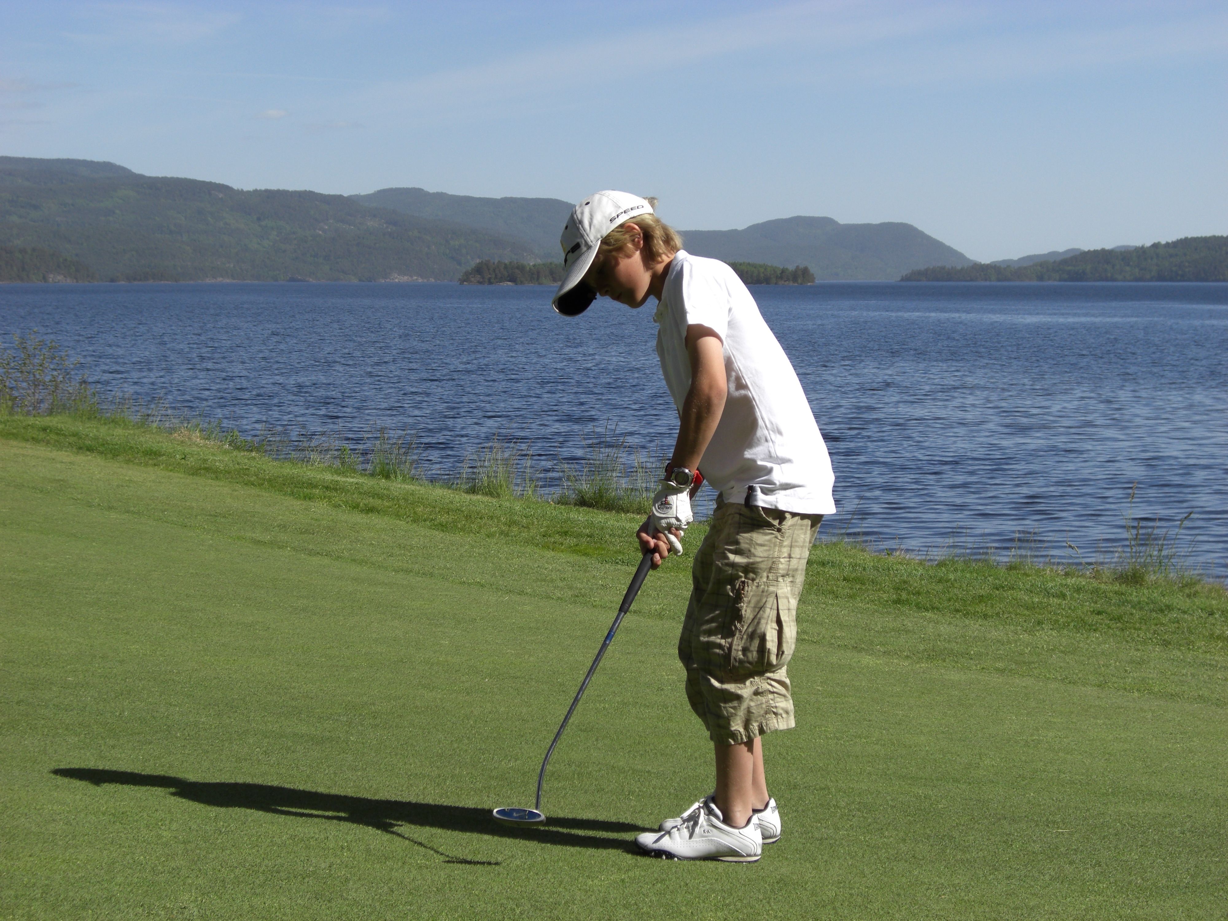 Ung golfspiller