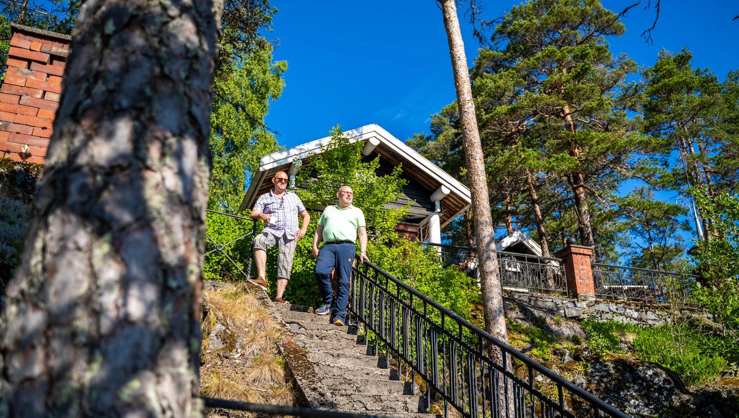 Menn på trapper