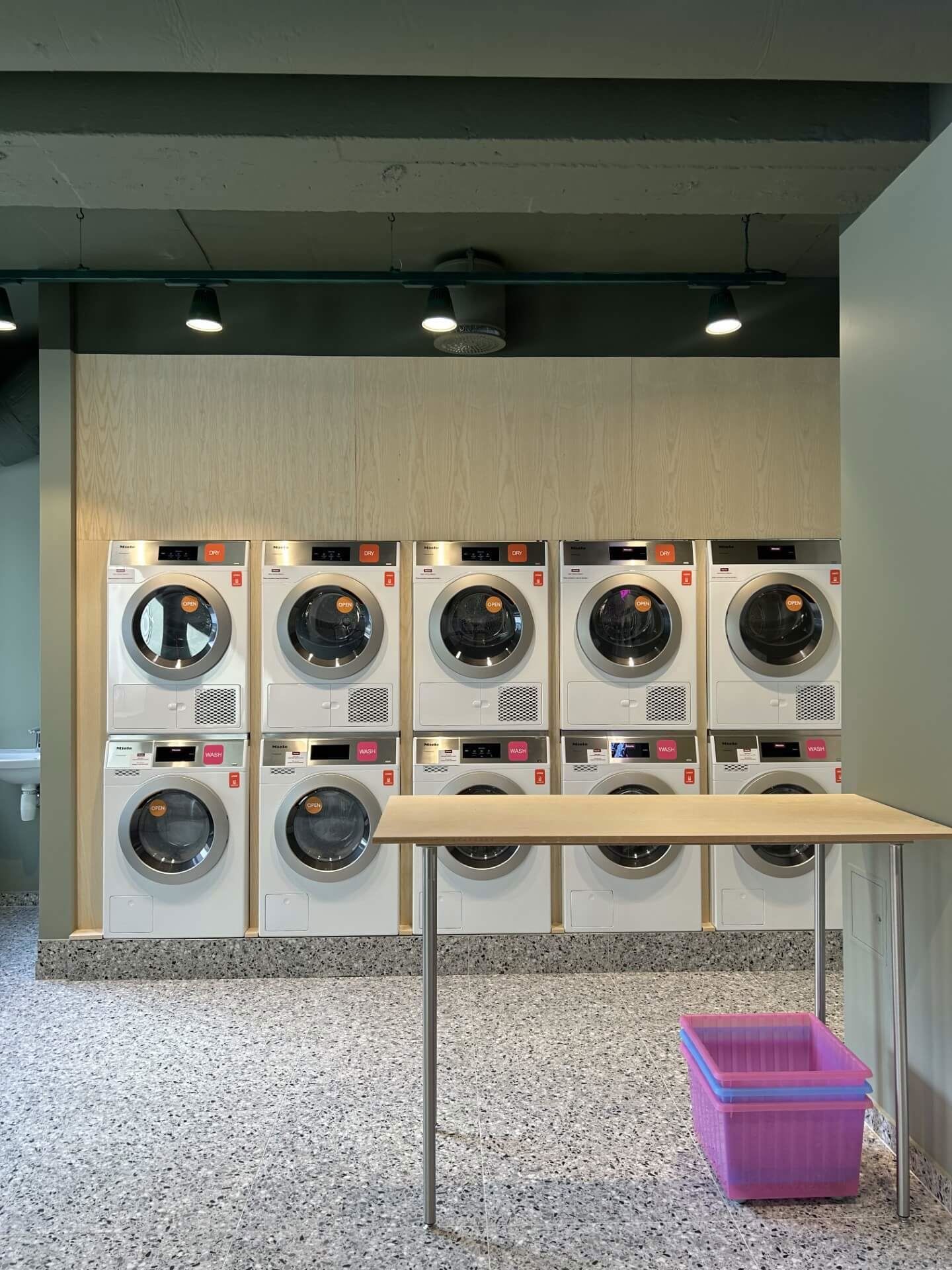 Inside of the Clean Kokos Laundromat (picture 3)