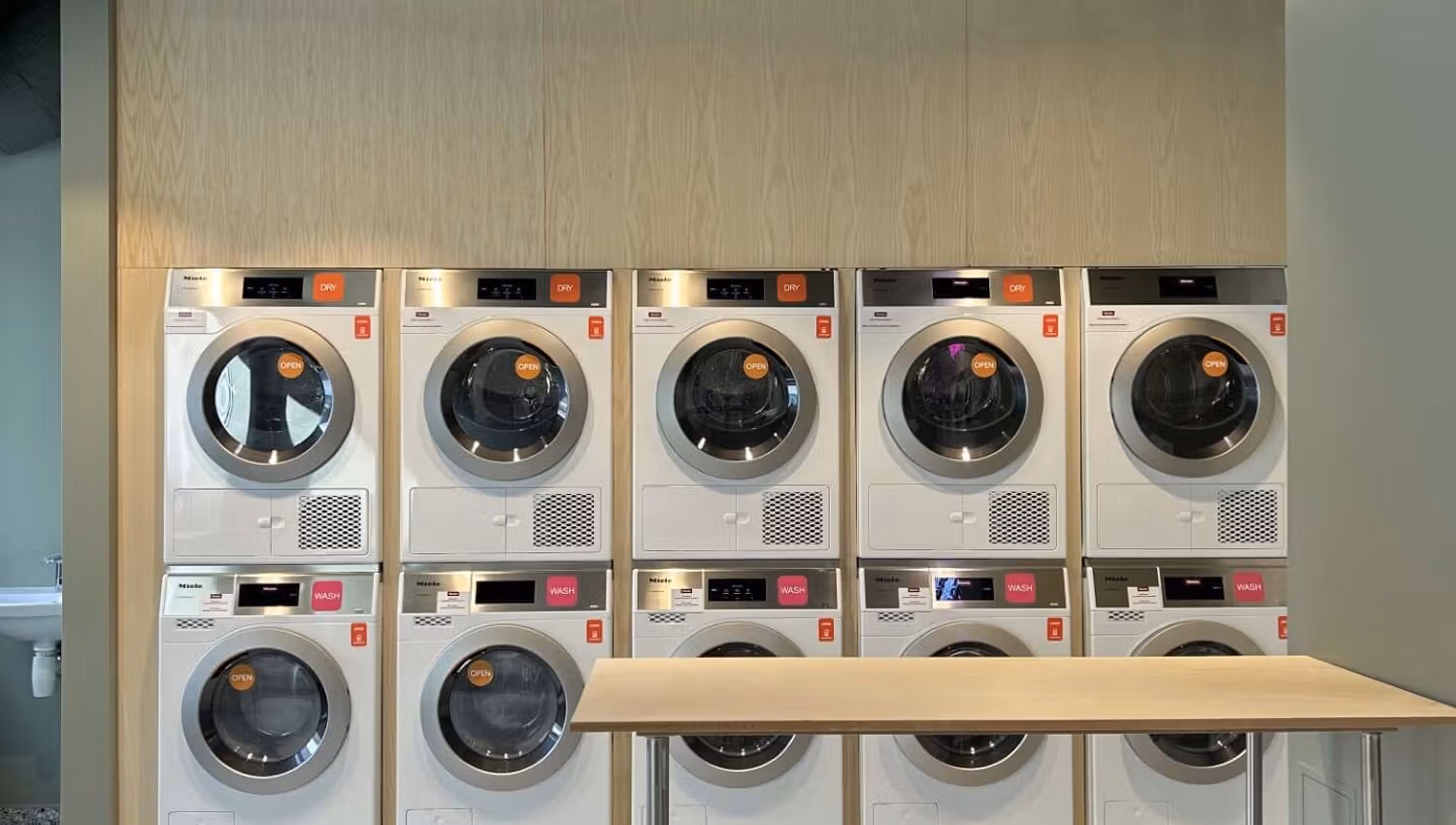 Inside of the Clean Kokos Laundromat (picture 3)
