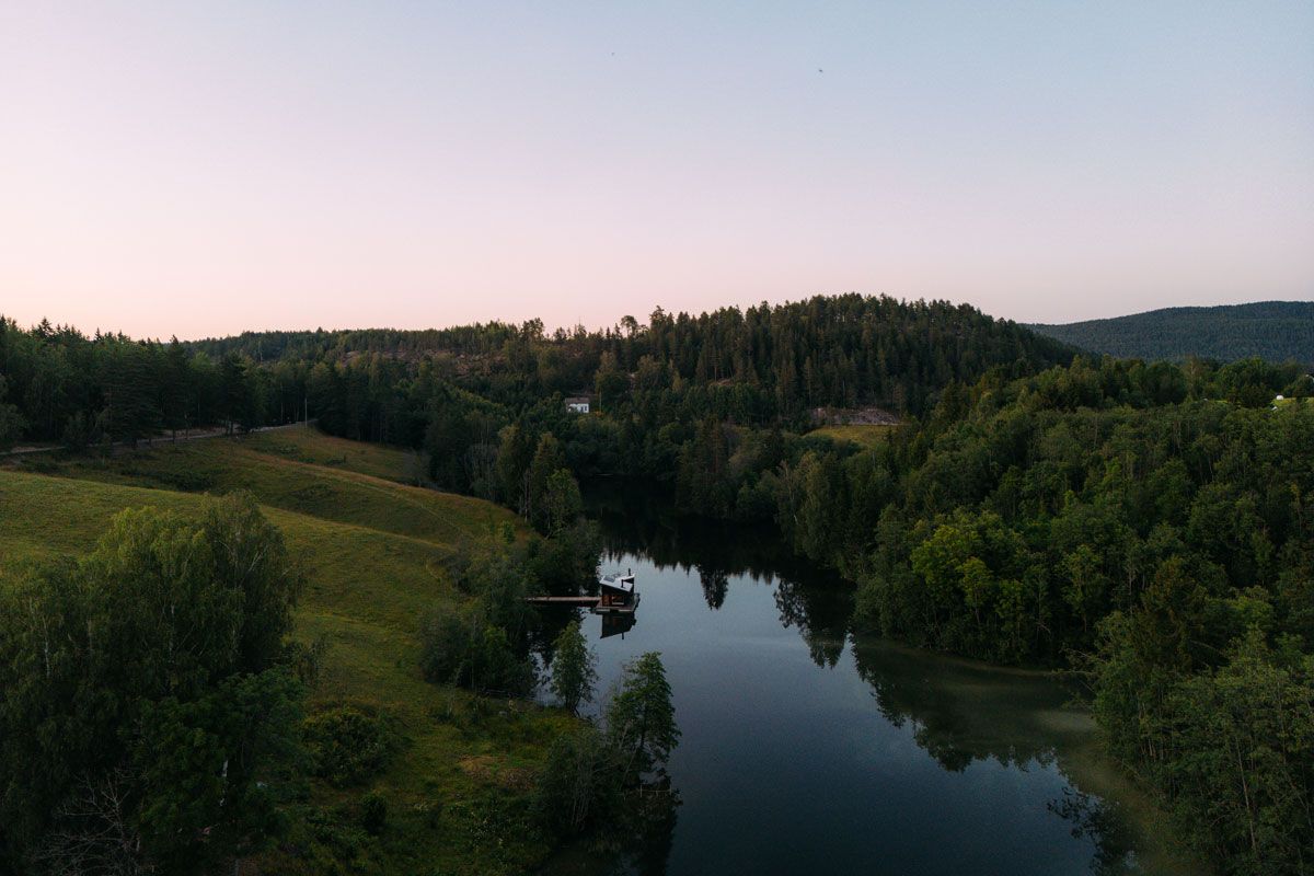 drone image of the Skogens rom sauna and the nature around it