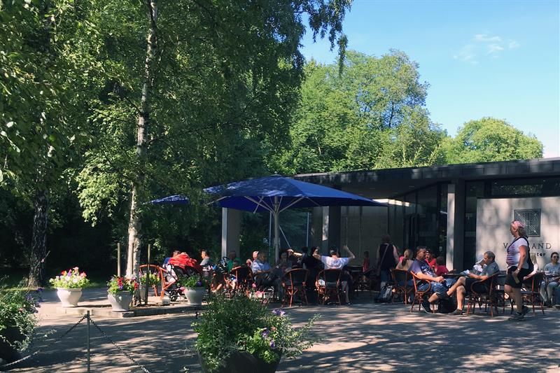 Uteservering ved Vigelandsparken.