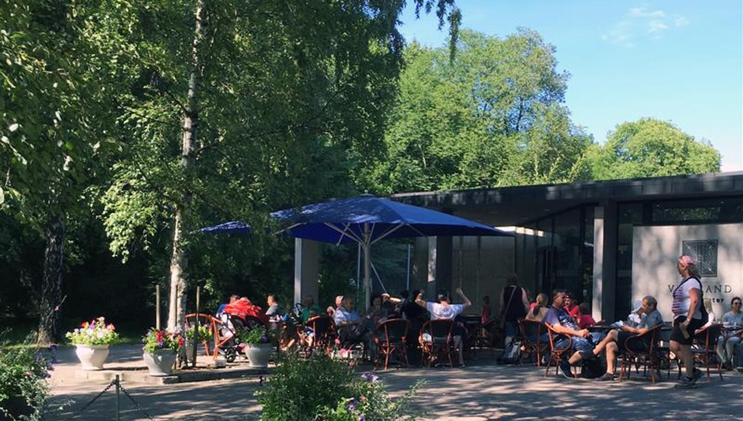 Uteservering ved Vigelandsparken.