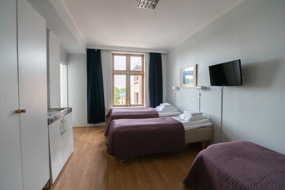 room 4 beds