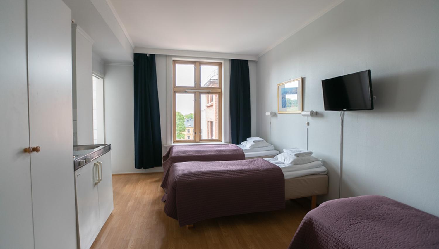 room 4 beds