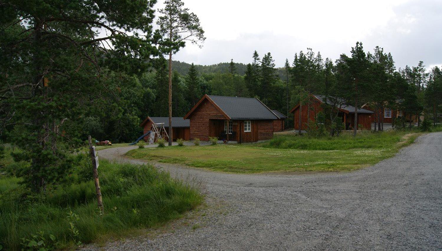 Røde hytter på Kolvereid camping