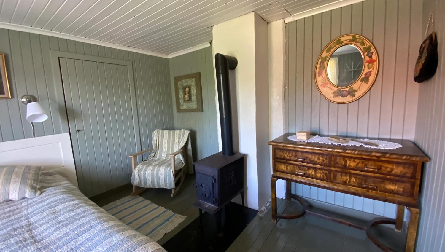 oldfashioned bedroom