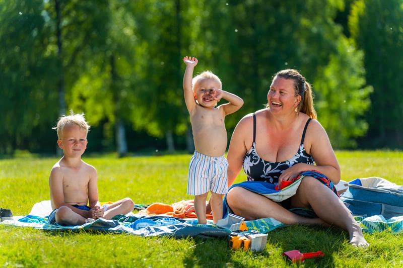 En famile som er på badetur i Spydeberg
