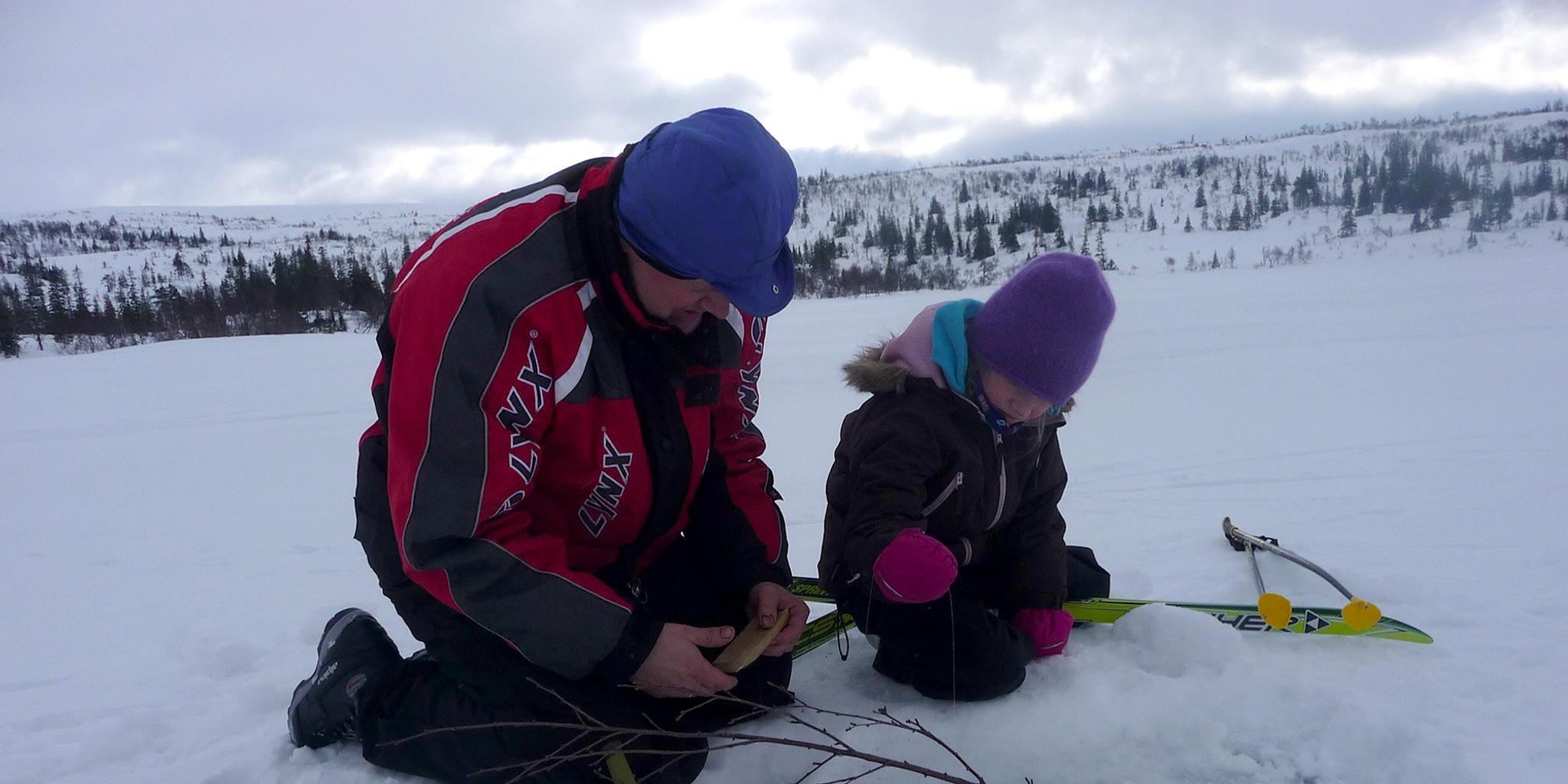 Ice fishing by Nåvatnet 