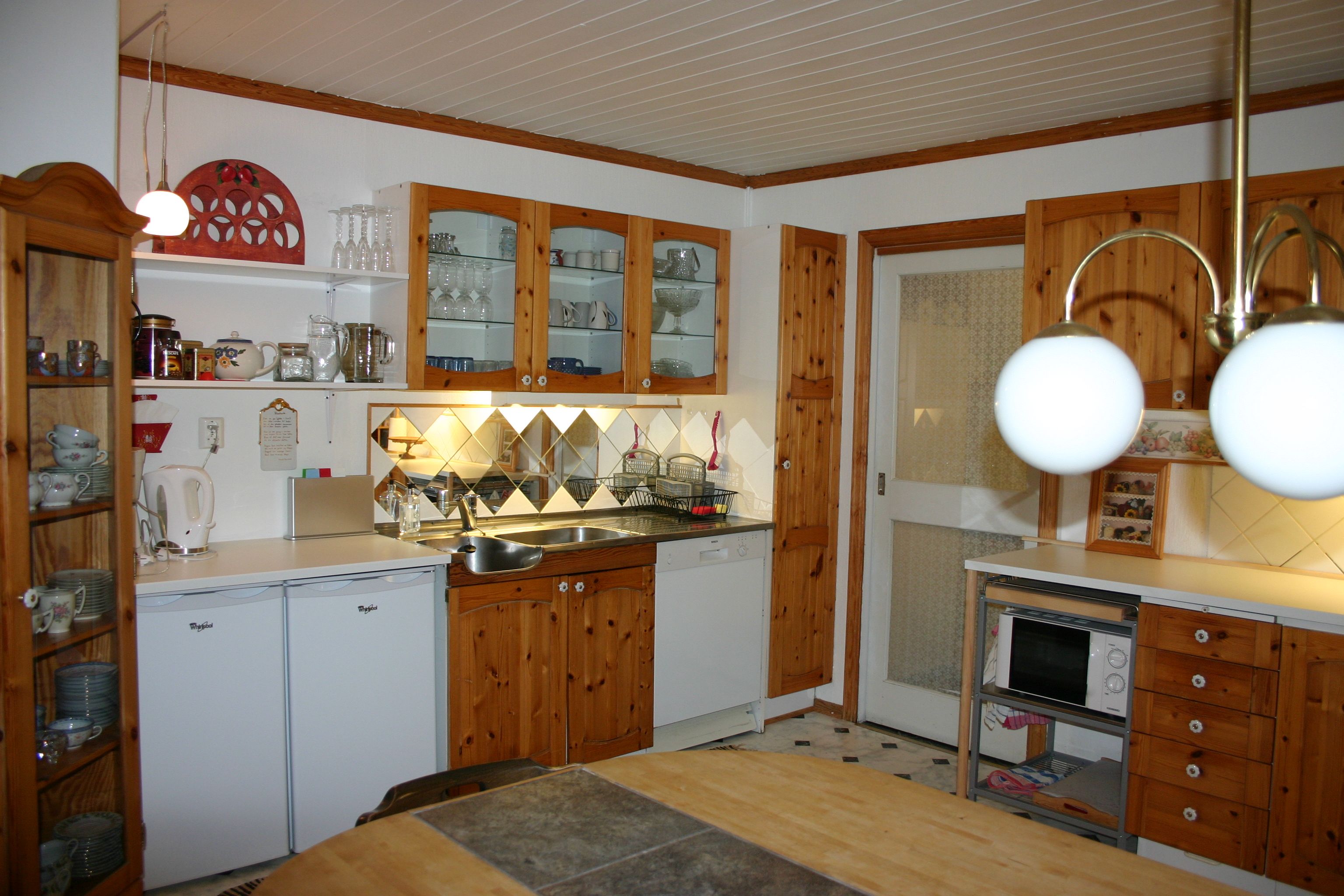 Spacious wooden kitchen interior at Hardanger Harmoni Fjordhus.