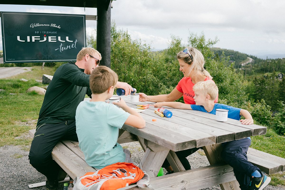 familie på Lifjelltunet