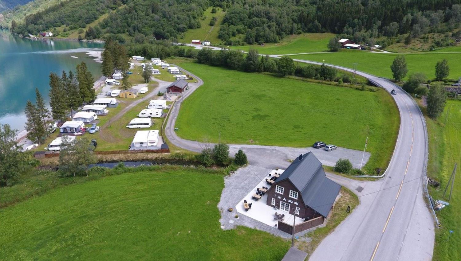Grande Camping in Oppstryn is located by the beautiful Oppstrynsvatnet and is a great base for nature experiences in the Nordfjord region.