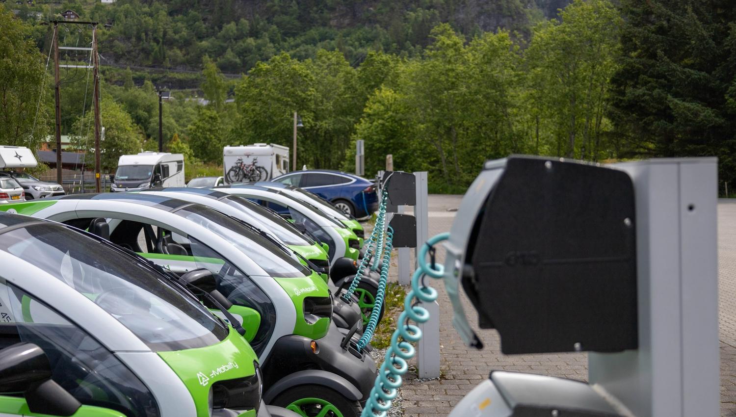 Elbil-lading ved Norsk Fjordsenter