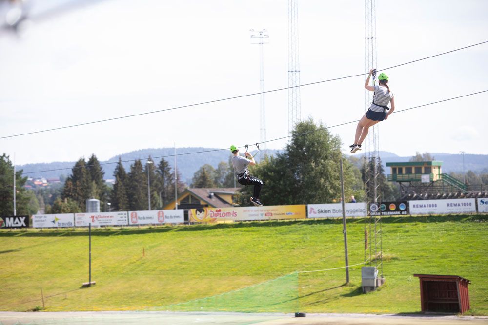 zipline i klatreparken i Skien fritidspark