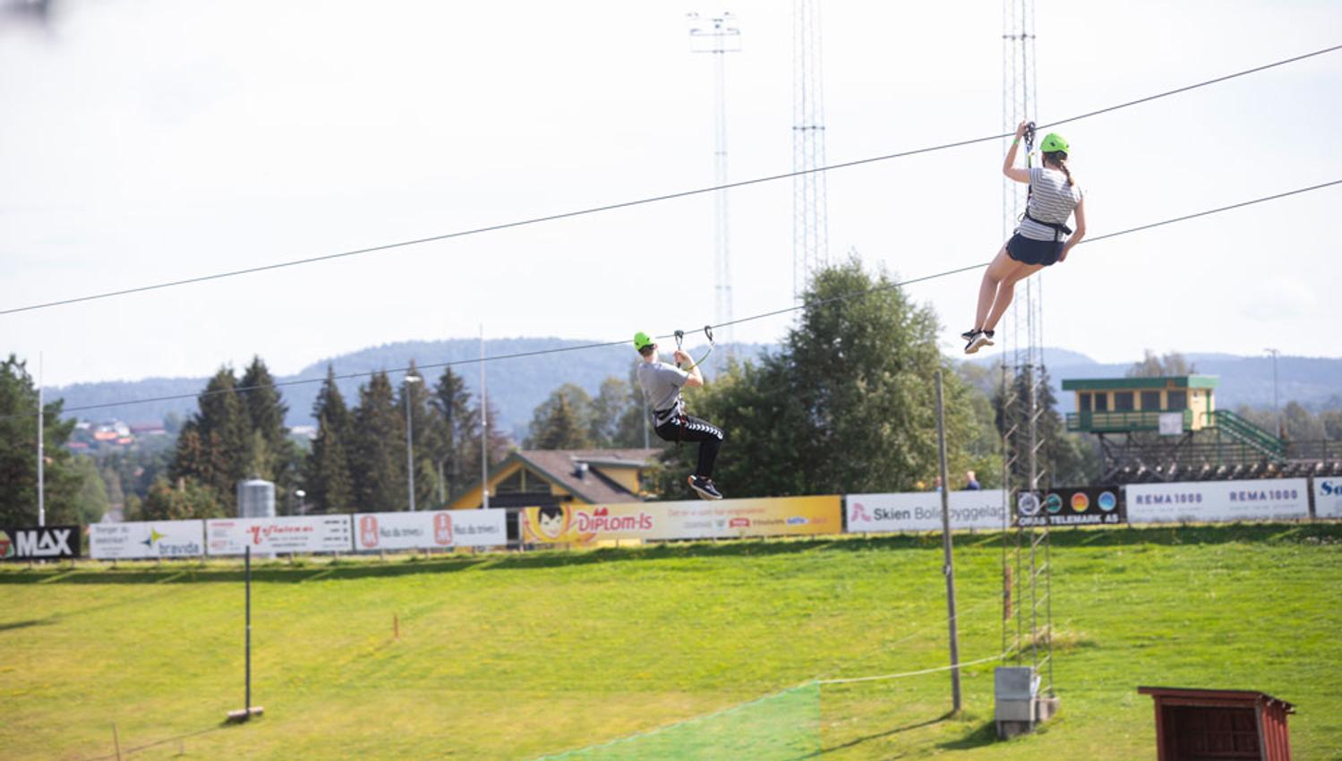 zipline i klatreparken i Skien fritidspark