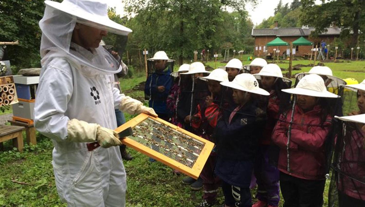 beekeeper at Bygdø Kongsgård. Photo