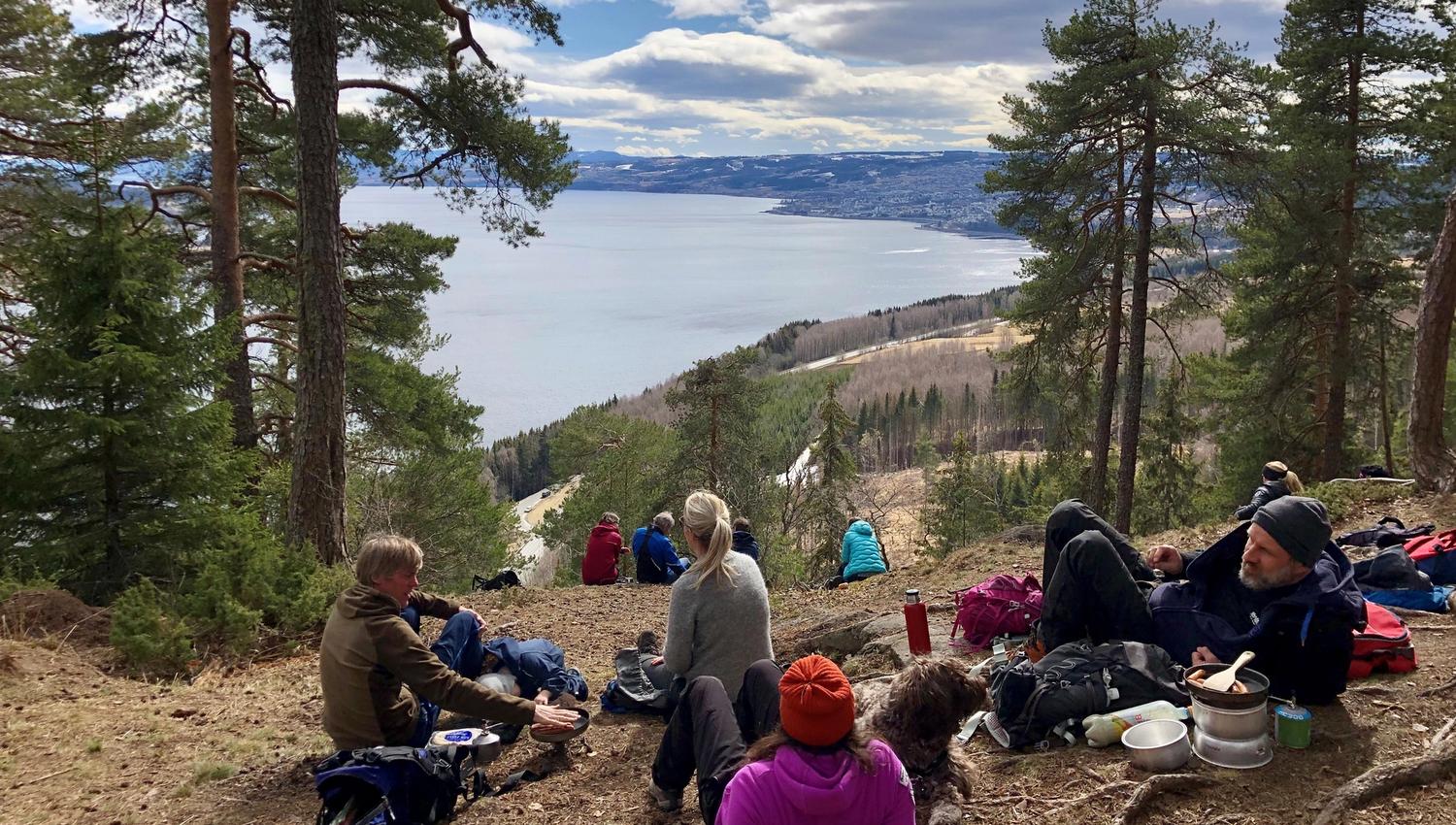 Enkel topptur langs Ramberget - matbit og utsikt