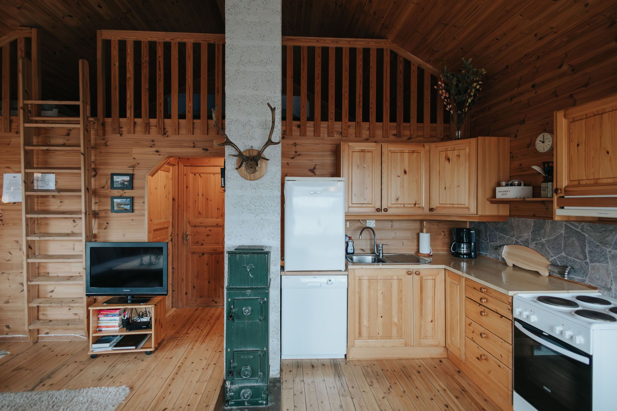 One of the cabins on Risnesøyna