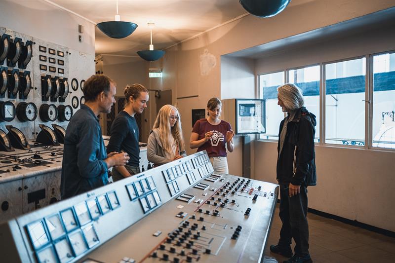 A group of visitors inside the control room at the Kraftmuseet, learning about Norway's energy history.