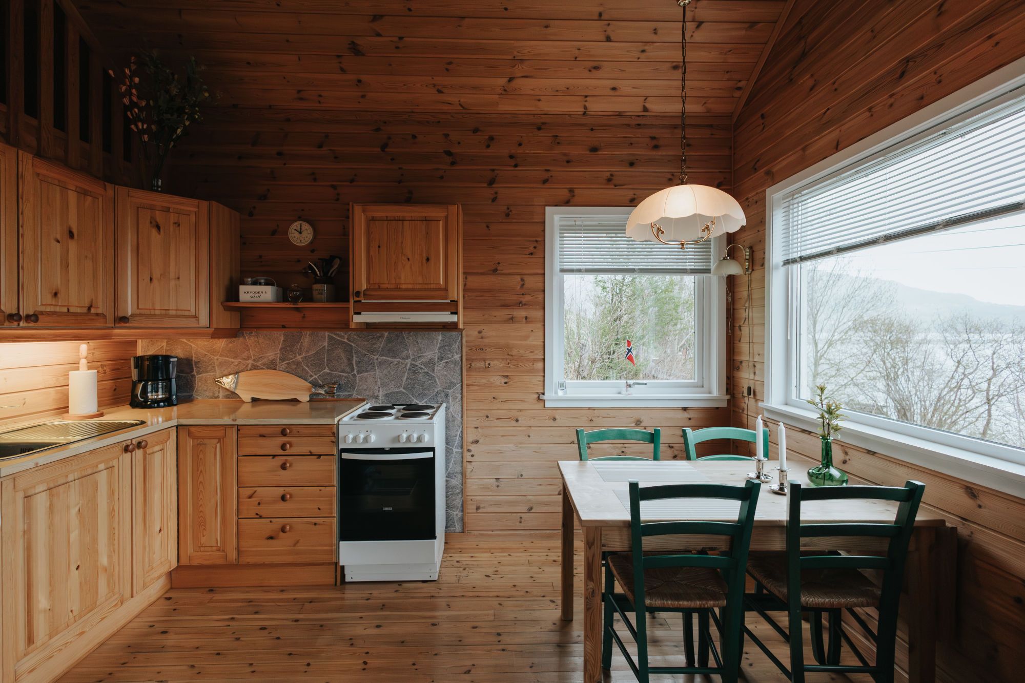 One of the cabins on Risnesøyna