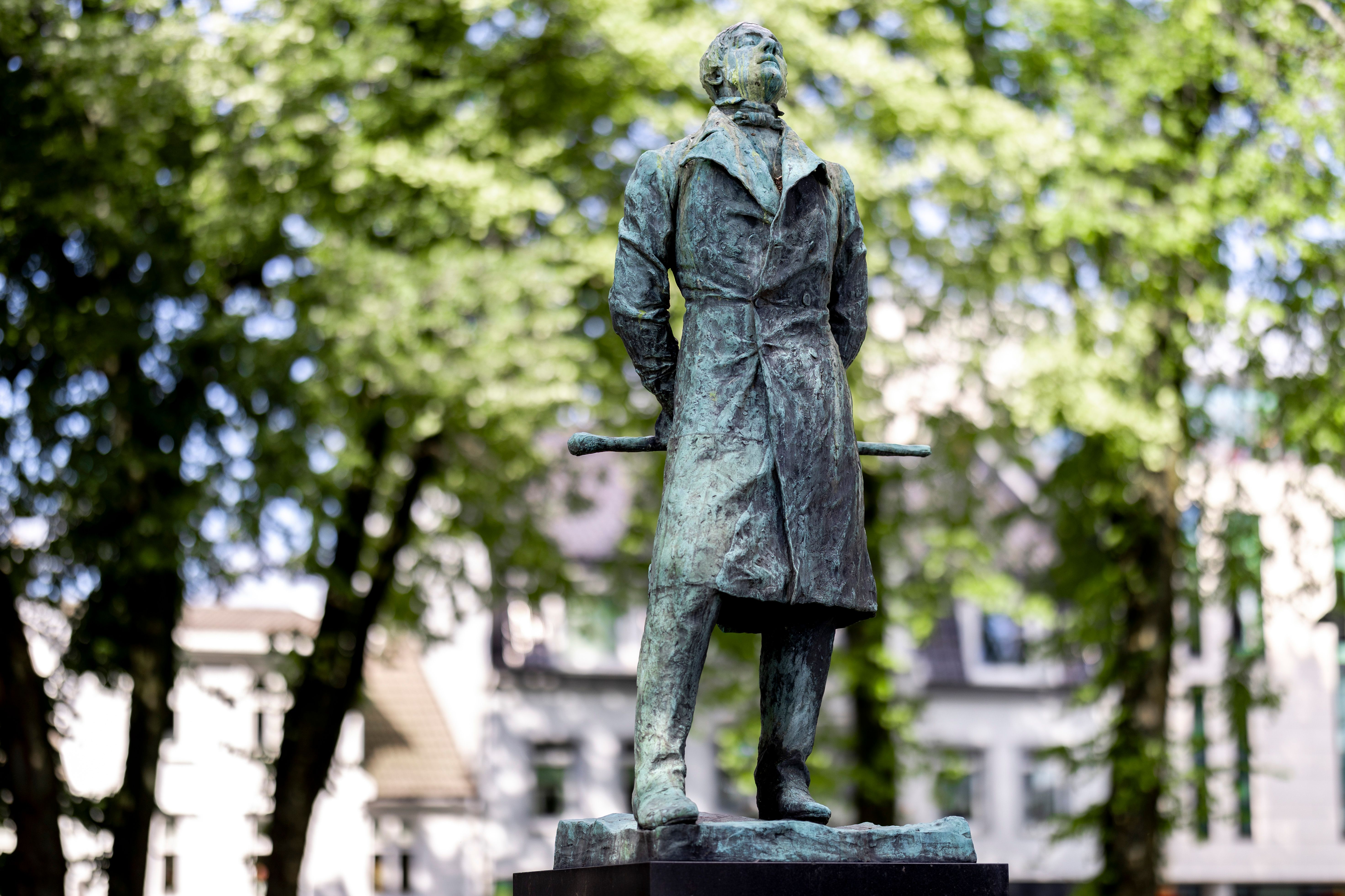 Statue av Henrik Wergeland i Wergelandsparken