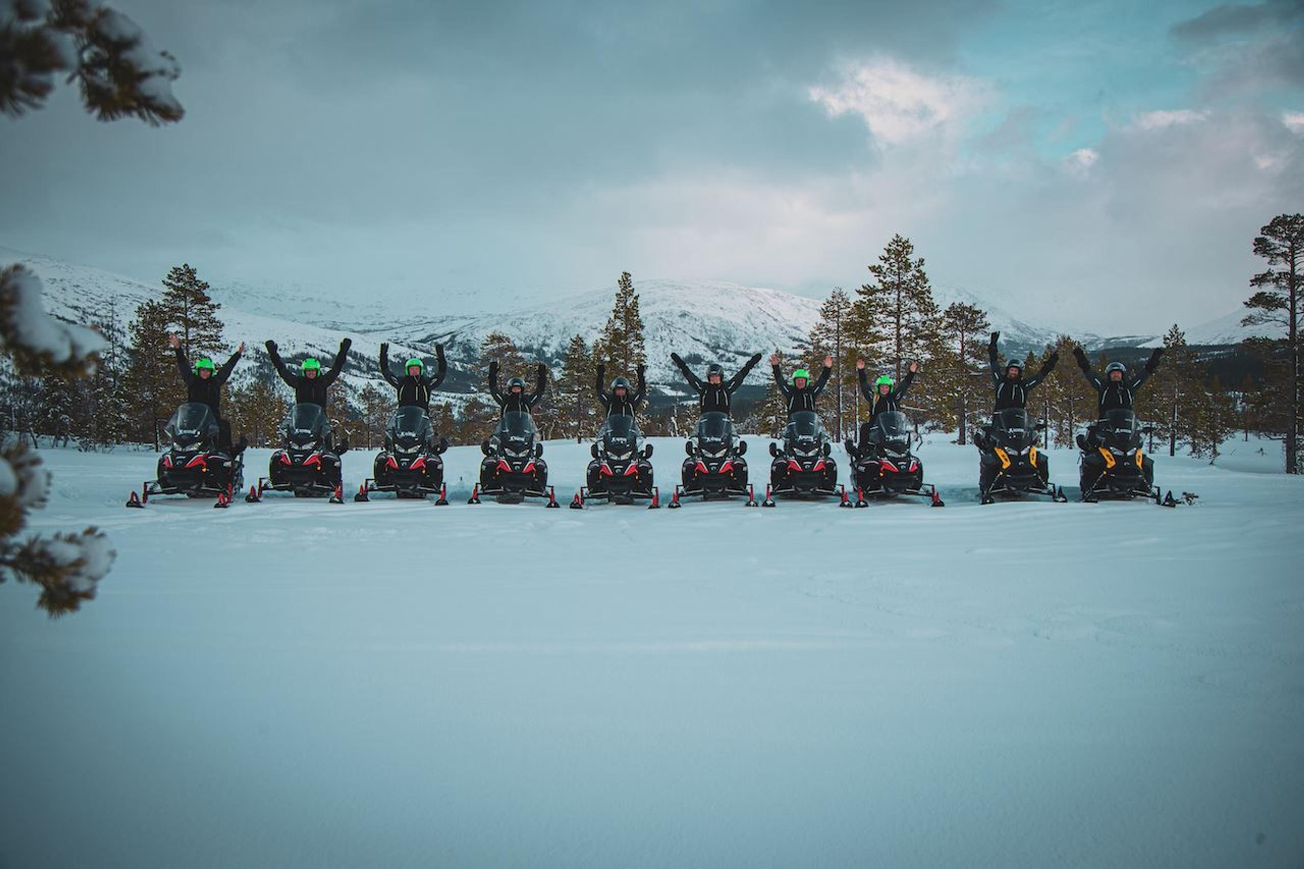 Guidet snøscootersafari og nordlysjakt