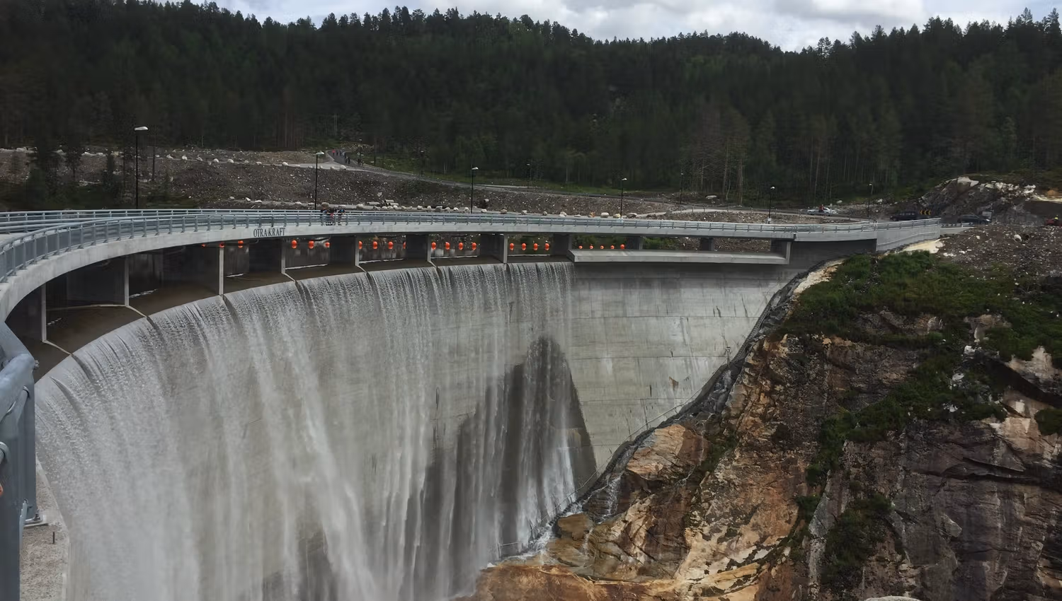 Dam Sarvsfossen mot Stavenes