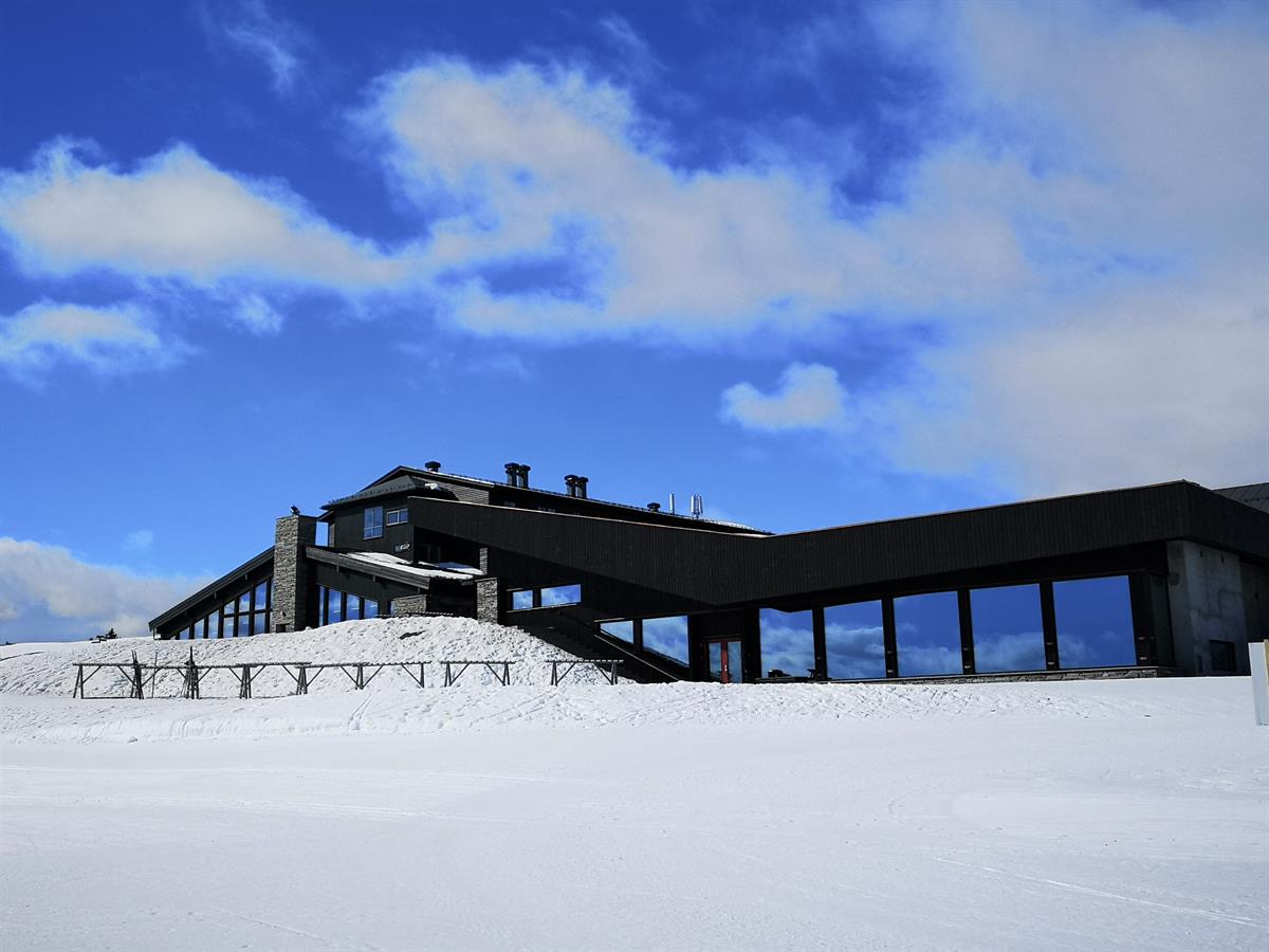 Pellekroa Skikafé med hotellet
