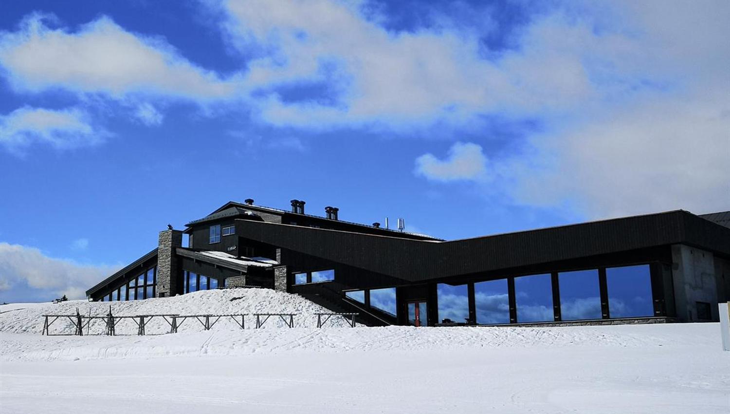 Pellekroa Skikafé med hotellet